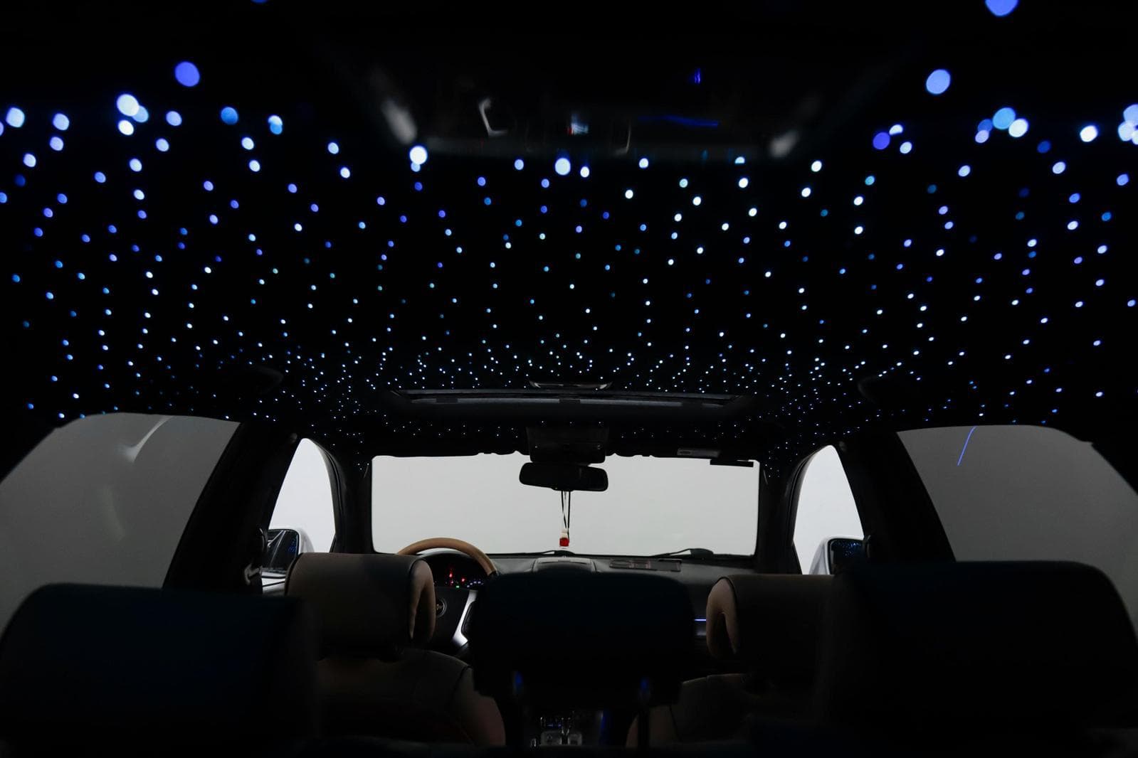 Isztambul Repülőtér to Four Seasons Bosphorus sedan transfer vehicle